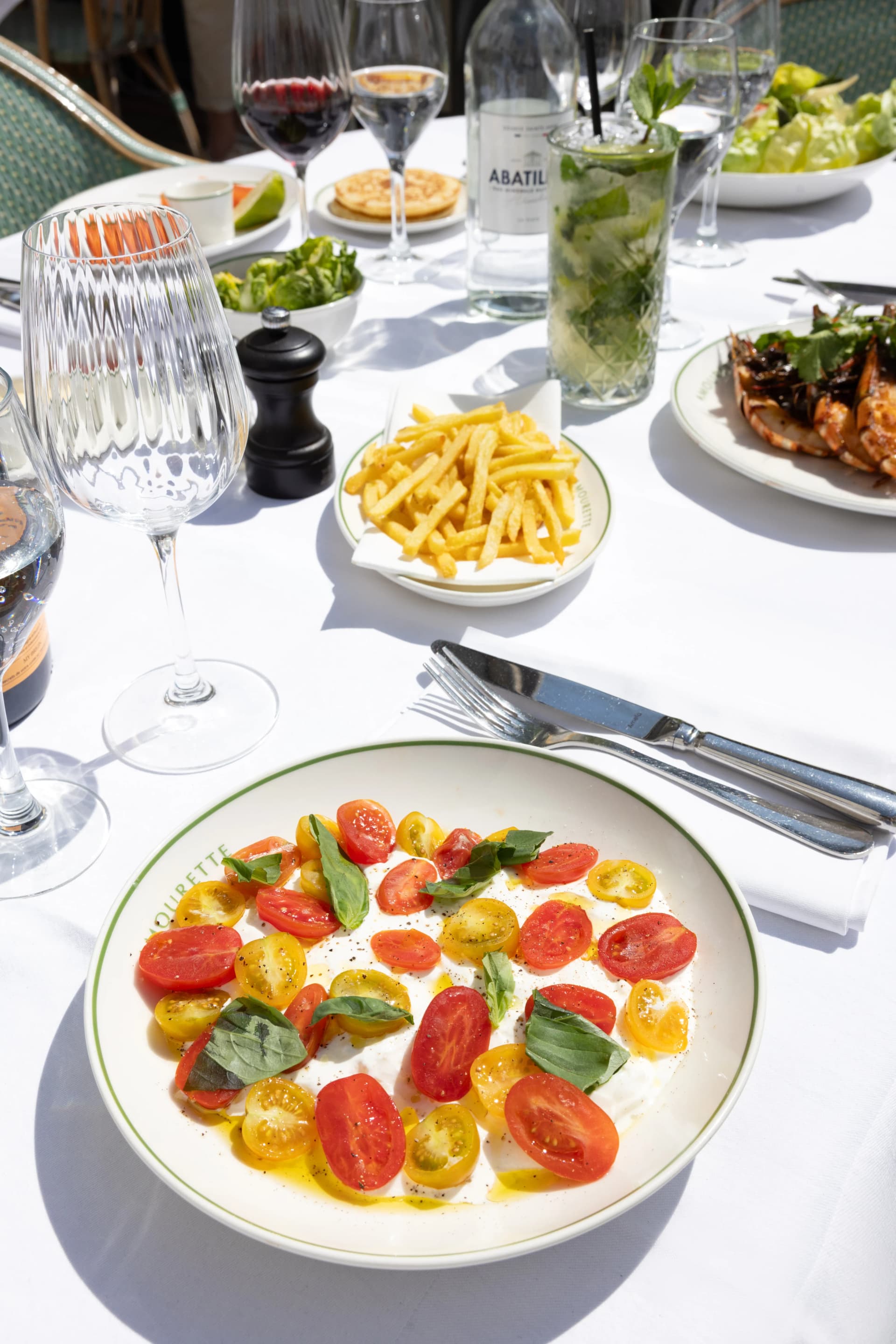 Tomates burrata et frites chez Amourette