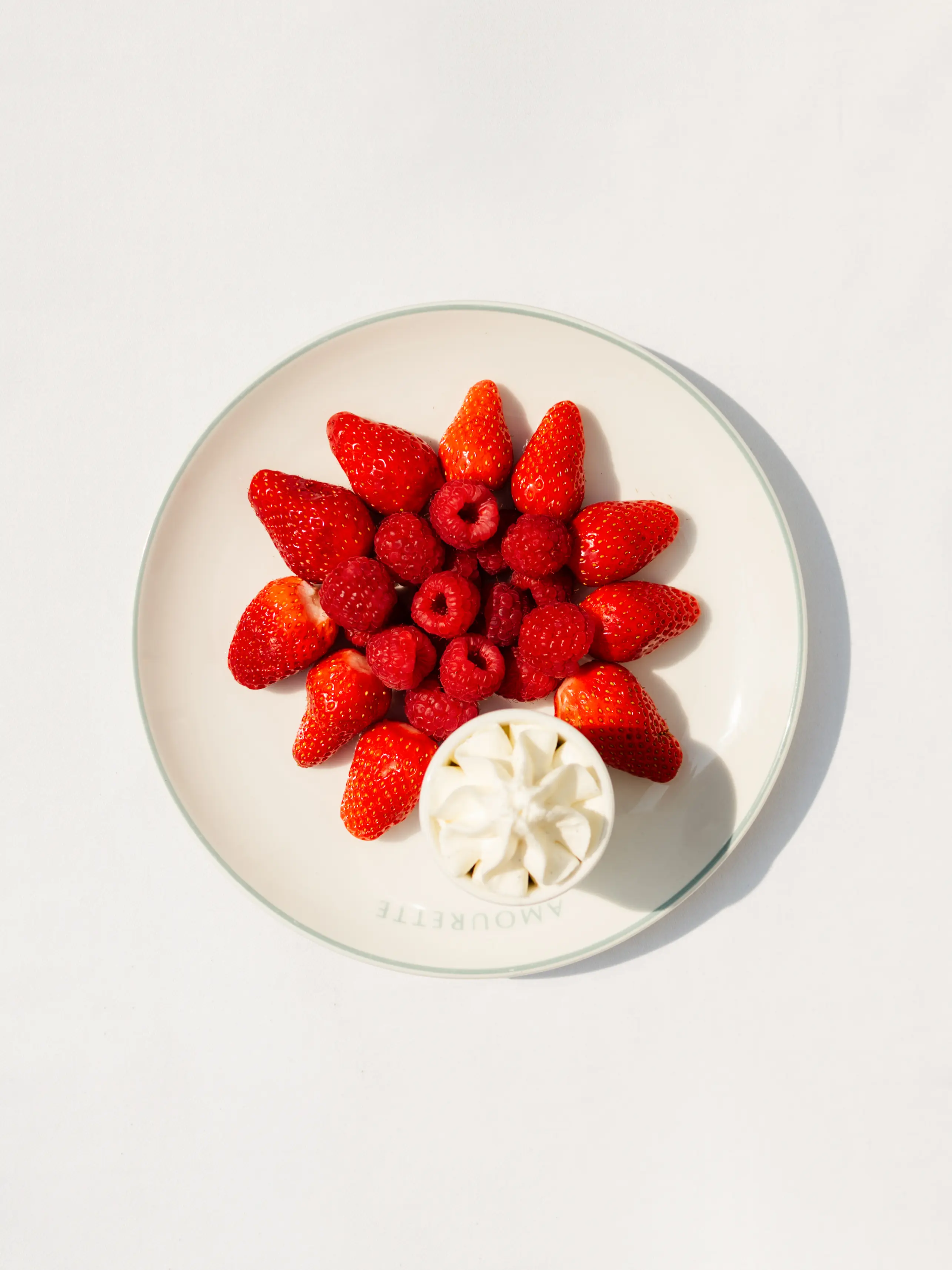 Burrata, tomates datterino, basilic